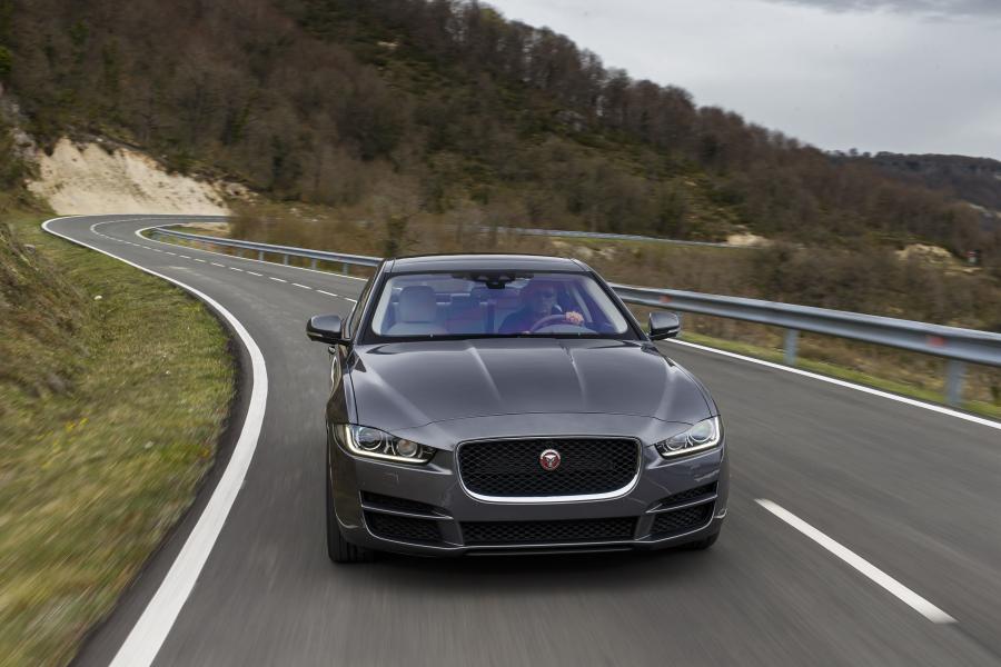  Jaguar XE Portfolio 2015 года  (фото 11 из 30)